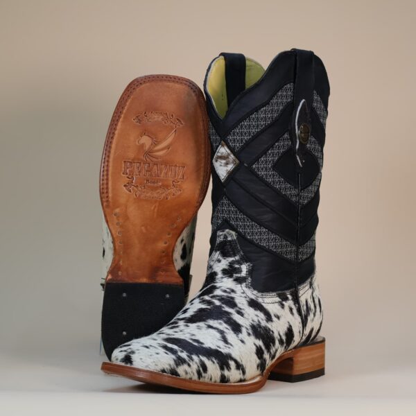 Bota-Pelo-26.jpg Pegazuz Black & White Cowhide Boot PG13 - 7.5
