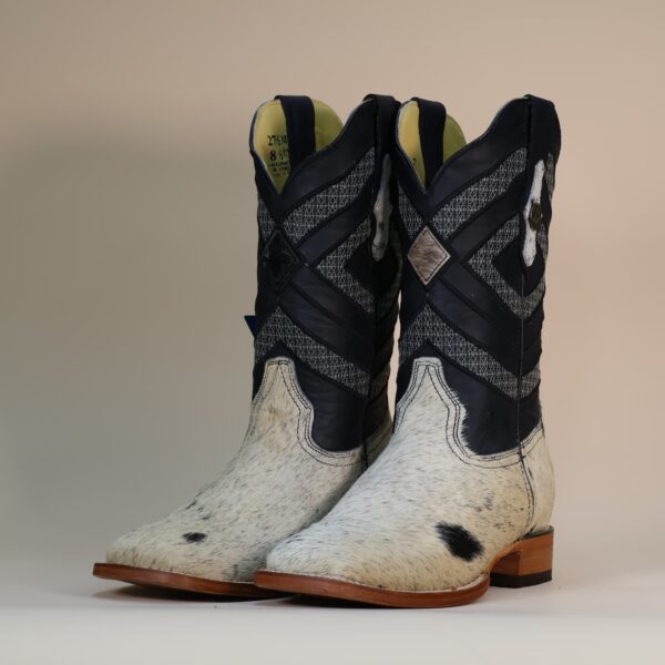Bota-Pelo-49.jpg Pegazuz Black & White Cowhide Boot PG25 - 8.5