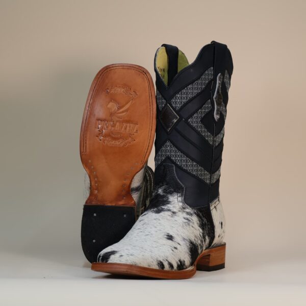 Bota-Pelo-56.jpg Pegazuz Black & White Cowhide Boot PG28 - 7.5