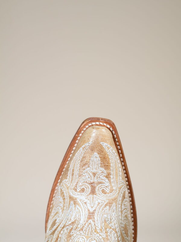 C4144 - WOMEN'S BLUE LUMINESCENT EMBROIDERY CRACKLED STRAW SNIP TOE COWBOY BOOT